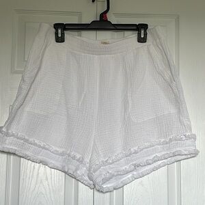 Cynthia Rowley 1X shorts. White cotton textured elastic waist front pockets